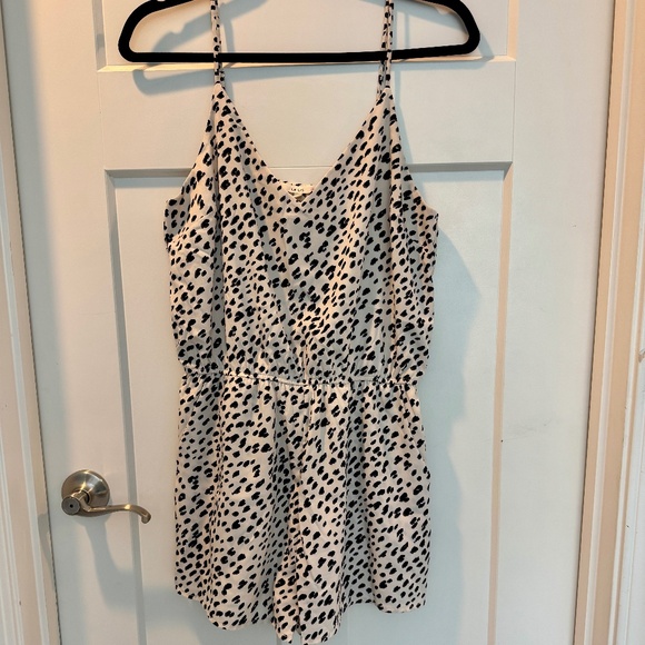 Le lis Romper, cream with animal print, M, spaghetti straps, lined, EUC - Picture 1 of 7